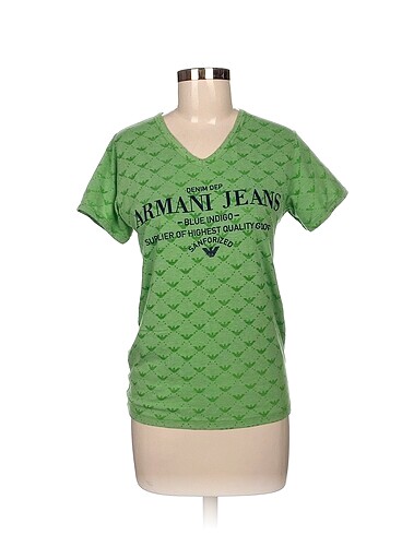 Armani T-shirt %70 İndirimli.