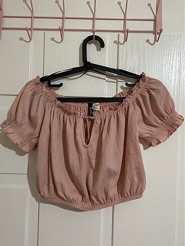 H&M off-shoulder bluz