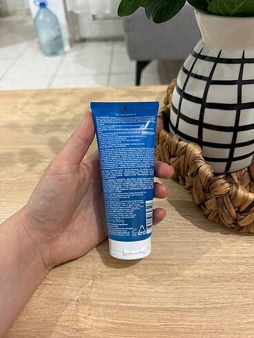 La Roche Posay LAROCHE POSAY YÜZ YIKAMA JELİ KURU VE HASSAS CİLTLER İÇİN