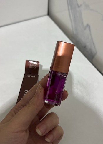 AVON Burgundy Besleyici Dudak Parlatıcısı - Görsel 2