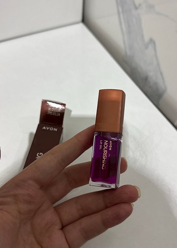 AVON Burgundy Besleyici Dudak Parlatıcısı - Görsel 3