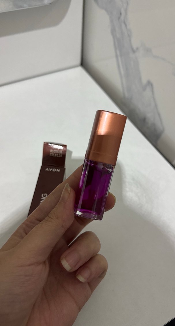 AVON Burgundy Besleyici Dudak Parlatıcısı - Görsel 2