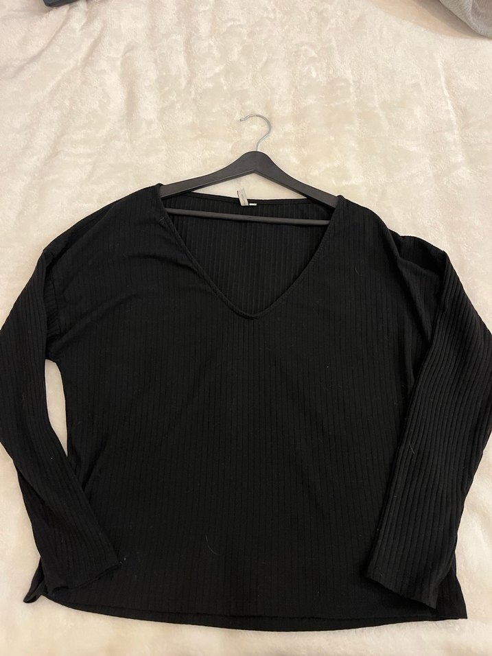 Siyah V Yaka Pileli bluz - Görsel 2