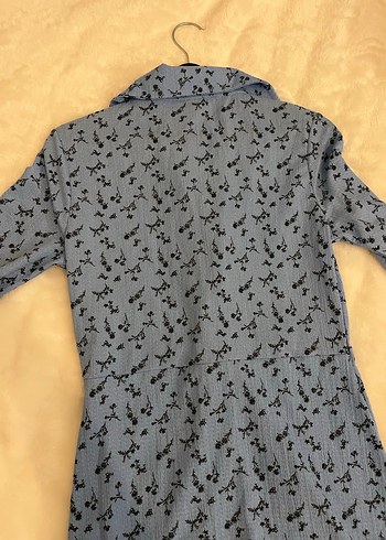 Bebek mavisi siyah minik çiçek detaylı gömlek elbise - Görsel 5