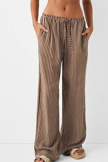 xs Beden BERSHKA etiketli çizgili pantolon