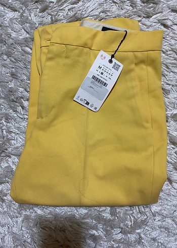 m Beden Zara etiketli yırtmaçlı İspanyol paça pantolon