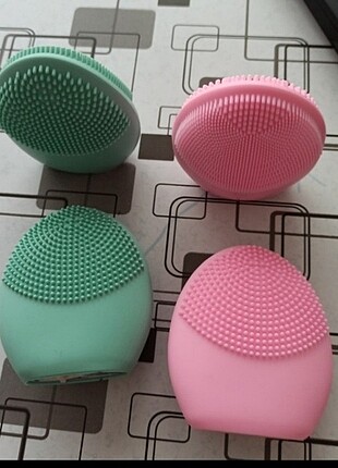 Foreo muadili yüz temizleme cihazı