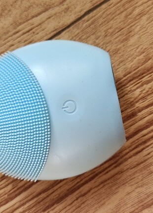 Foreo muadili yüz temizleme cihazı