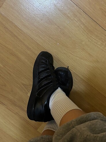 35,5 Beden siyah Renk Adidas superstar siyah detaylari siyah kadife orijinal