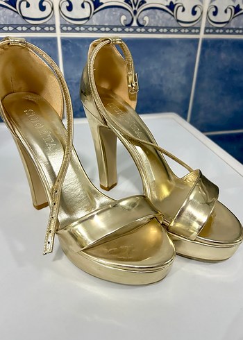 Altın Renkli Platform Topuklu Kadın Abiye Ayakkabı - Görsel 2