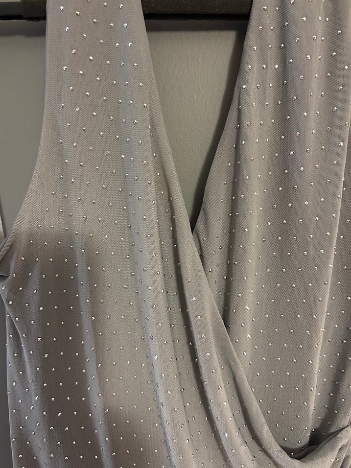 Gri V Yaka Drapeli Kadın Bluz - Görsel 2