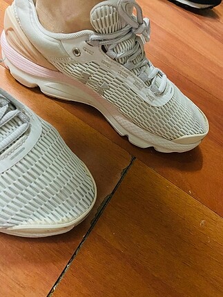 37 Beden beyaz Renk under armour spor