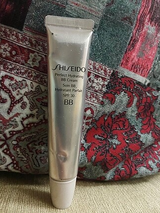 Shiseido BB Krem SPF 30 - Perfect Hydrating BB Cream Medium