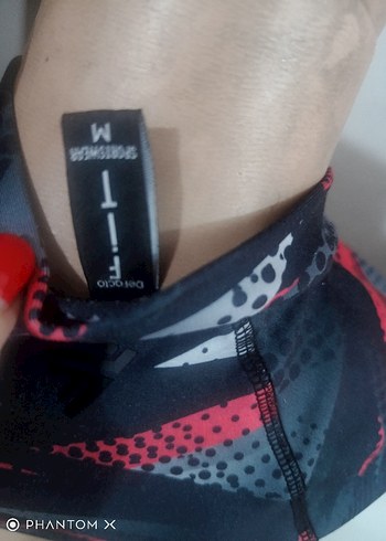 Yüksek Yakalı Baskılı Siyah Crop Top - Görsel 4