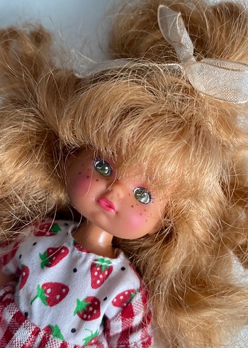 Barbie Kırmızı Ayakkabılı Bebek Oyuncak