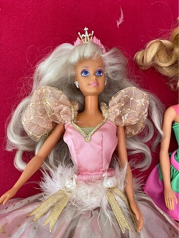 Barbie Barbie koleksiyonluk taclının diz kapak ekmlemleri işlevi veriml