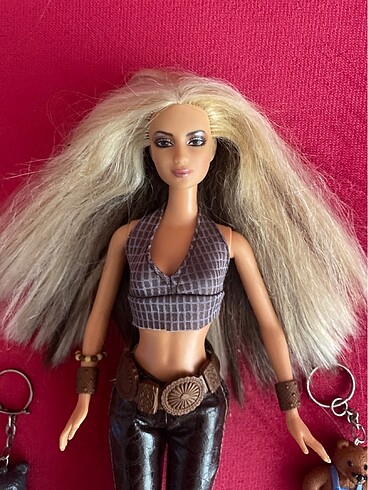 Beden Shakira barbie bebek
