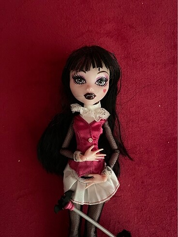 Monster High Dracula göründügü gibi