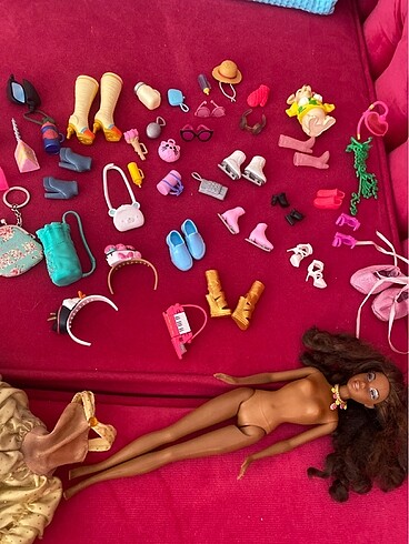 Diğer Barbie bebek