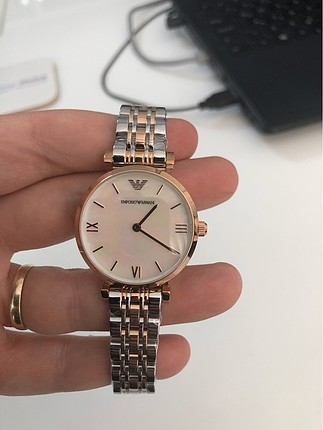 Armani saat