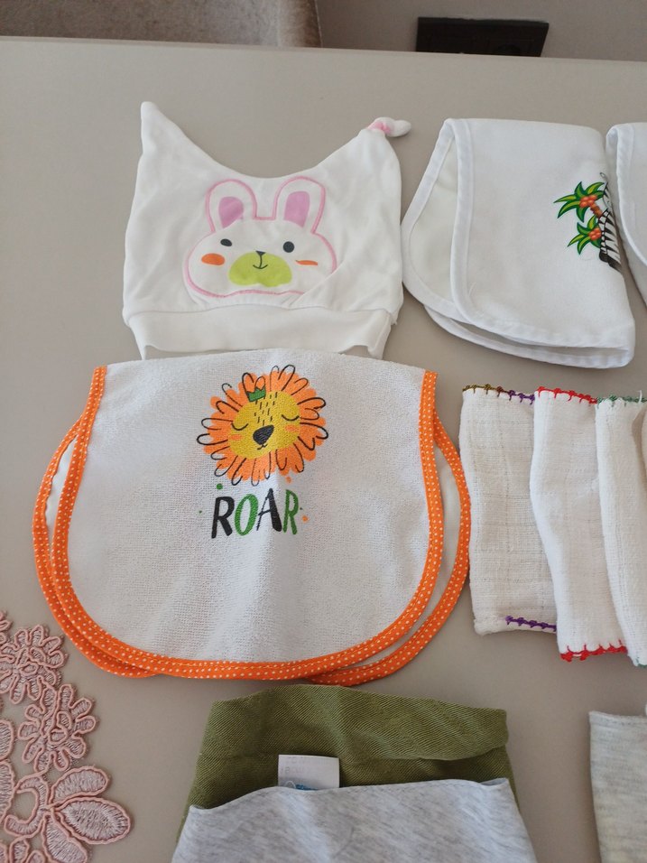 Nakışlı Çok Renkli Bebek Önlüğü Seti - Görsel 4