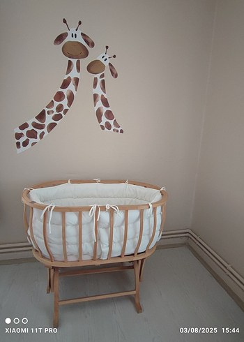 Beyaz Ahşap Bebek Sepeti