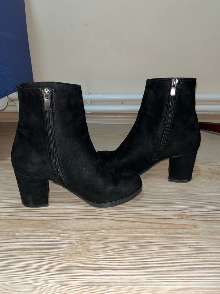 Siyah Süet Kadın Topuklu Bot - Görsel 3