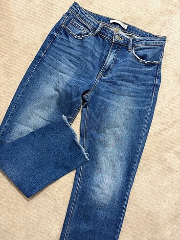 STRADİVARİUS KOT PANTOLON STRAİGHT KESİM 38 BEDEN