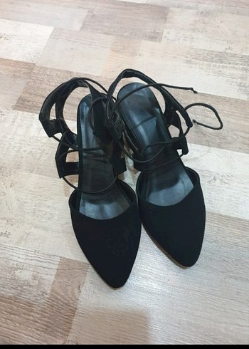 Siyah Süet Kemerli Topuklu Kadın Ayakkabı - Görsel 2