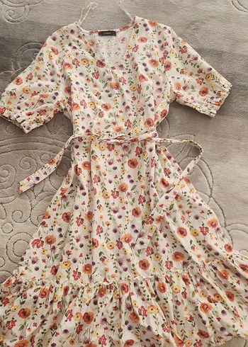 Çiçek Desenli Beyaz elbise - Görsel 3