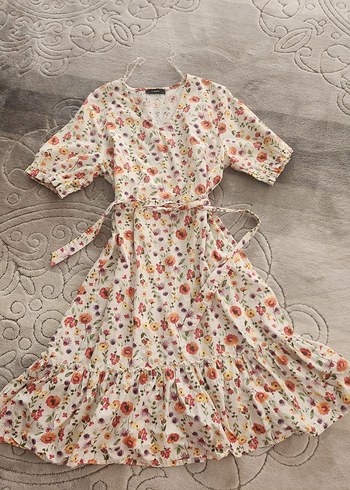 Çiçek Desenli Beyaz elbise - Görsel 4