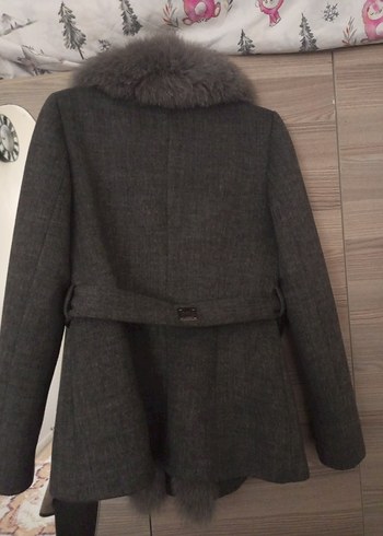 Gri Kabarık Yaka Detaylı Kaban - Görsel 7