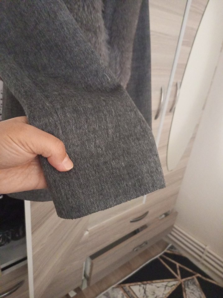 Gri Kabarık Yaka Detaylı Kaban - Görsel 5