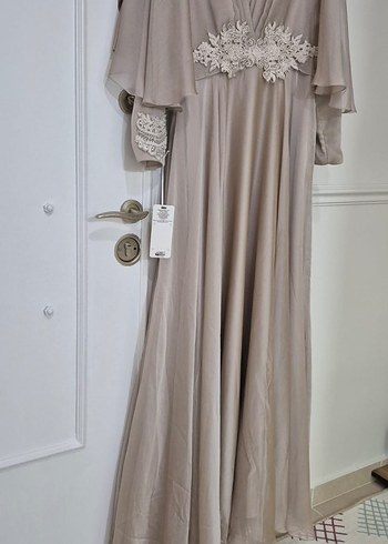 Drapeli Beyaz V Yakalı Nakışlı Kadın Abiye - Görsel 9