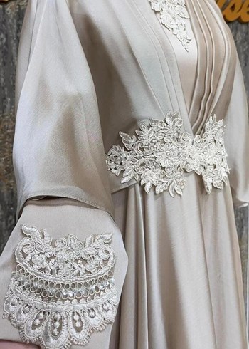 Drapeli Beyaz V Yakalı Nakışlı Kadın Abiye - Görsel 3