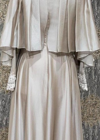 Drapeli Beyaz V Yakalı Nakışlı Kadın Abiye - Görsel 2