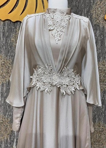 Drapeli Beyaz V Yakalı Nakışlı Kadın Abiye - Görsel 5