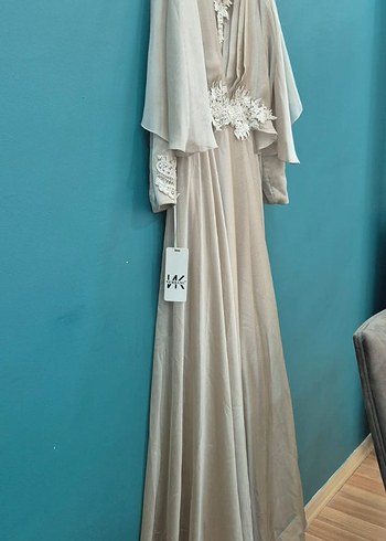 Drapeli Beyaz V Yakalı Nakışlı Kadın Abiye - Görsel 8