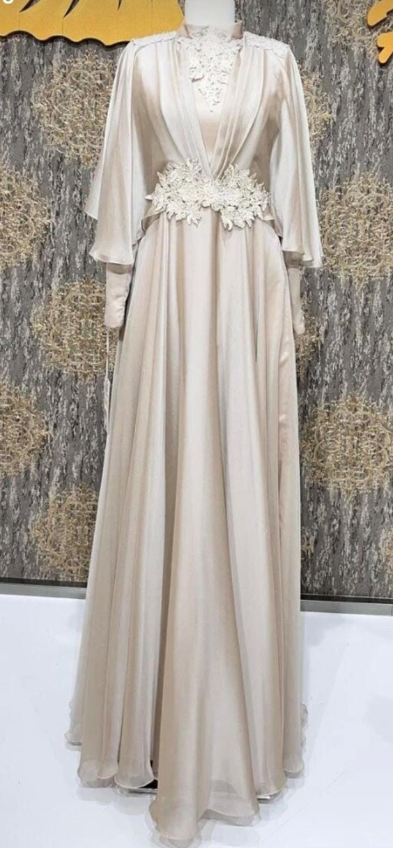 Drapeli Beyaz V Yakalı Nakışlı Kadın Abiye - Görsel 4