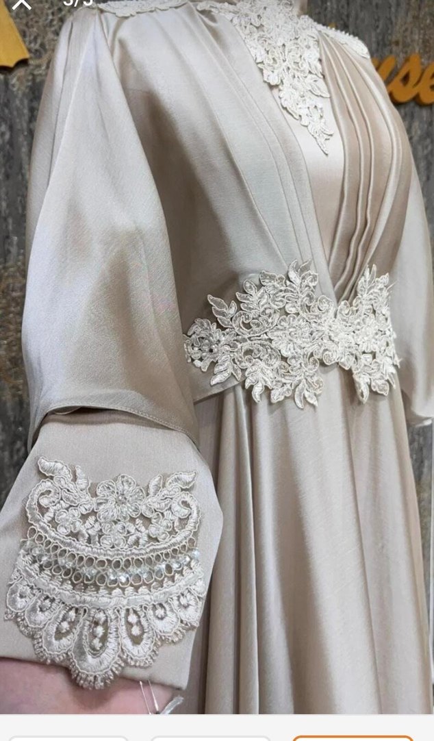 Drapeli Beyaz V Yakalı Nakışlı Kadın Abiye - Görsel 3