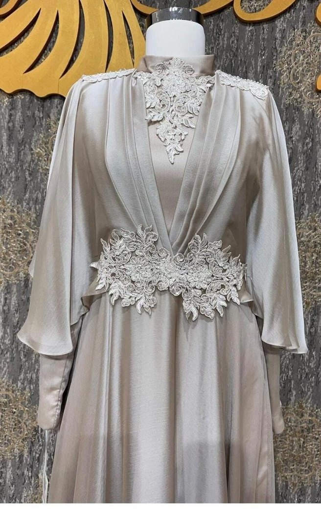 Drapeli Beyaz V Yakalı Nakışlı Kadın Abiye - Görsel 5