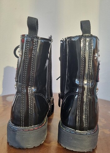 LC Waikiki Kiz cocuk bot