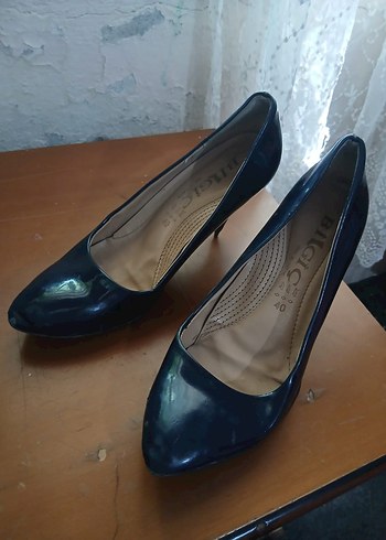 Klasik Lacivert Rugan Stiletto Topuklu Kadın Ayakkabı