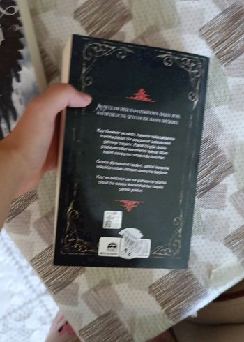  Beden Leigh Bardugo - Saht & Krallık Romanı