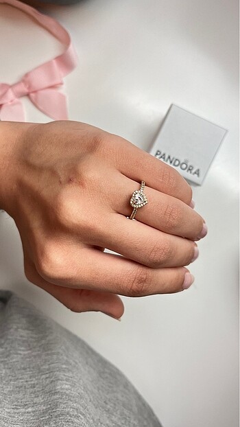 Pandora pandora yüksek taşlı kalpli gold yüzük