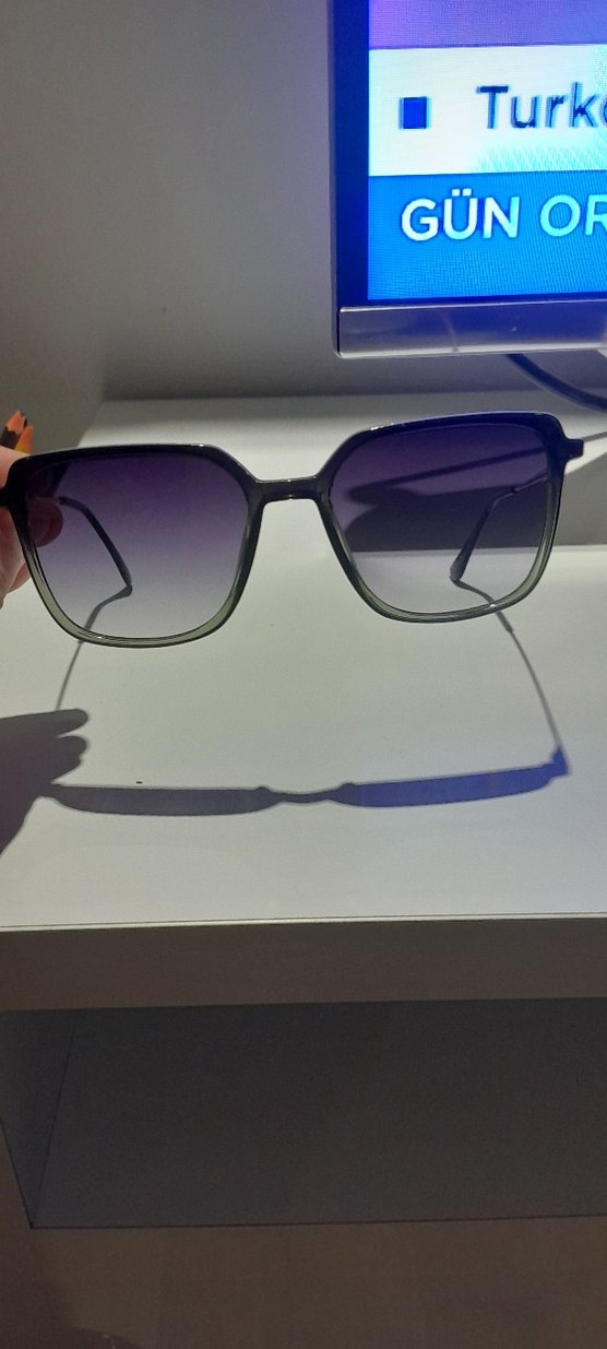 Şeffaf Gri Minimalist Kadın Güneş Gözlüğü - Görsel 2