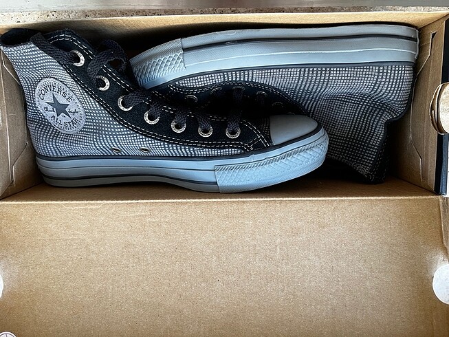 37,5 Beden Kadın Gri Converse Ayakkabı