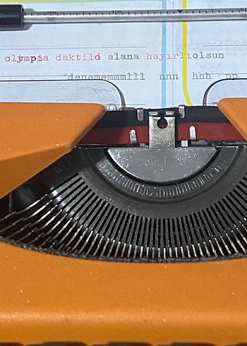 Turuncu Retro Daktilo - Görsel 2