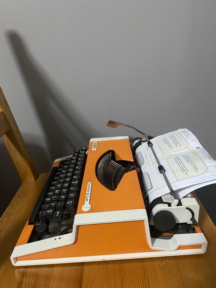 Turuncu Retro Daktilo - Görsel 5