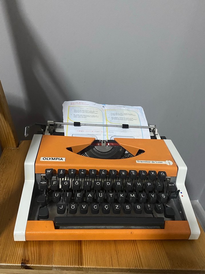 Turuncu Retro Daktilo - Görsel 3